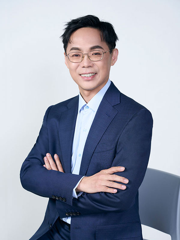 彭建文是台灣專欄作家、暢銷書作者、管理顧問公司創辦人，前台積電營運效率部門主管。